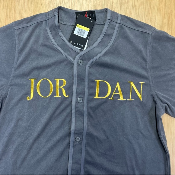 Jordan Mens Button Up Silk Gray/ Good Casual Shirt Size Small - Picture 2 of 4